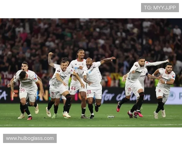 克鲁赛罗与帕尔梅的激烈对决展现巴西足球的魅力与激情